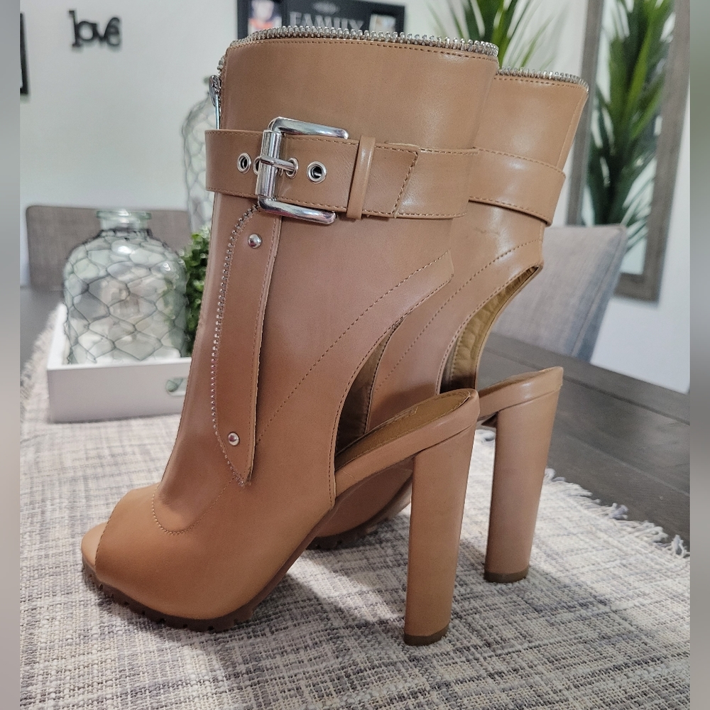 Heel shoes - Picture 2 of 4